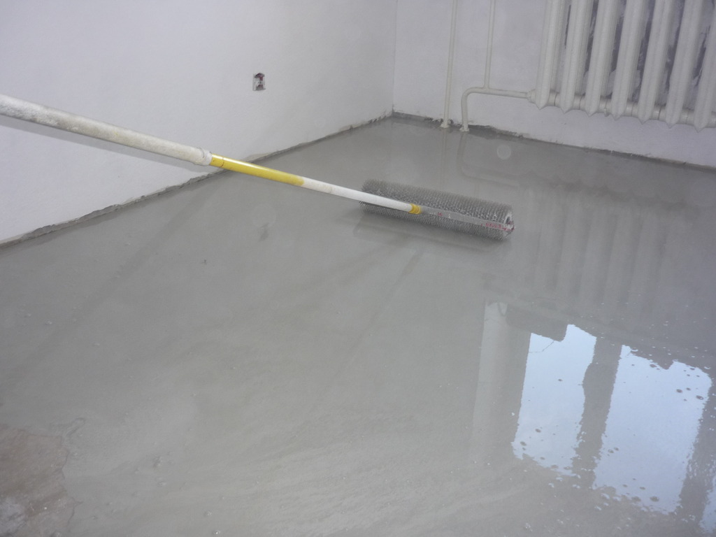 Как нанести эпоксидную краску по бетону?